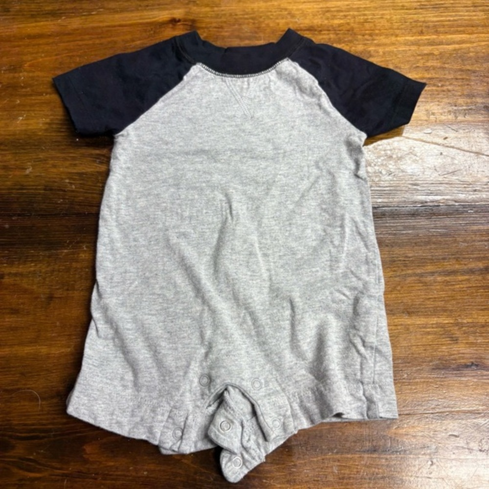 BundlesGray And Black Romper Size 3-6 Months
